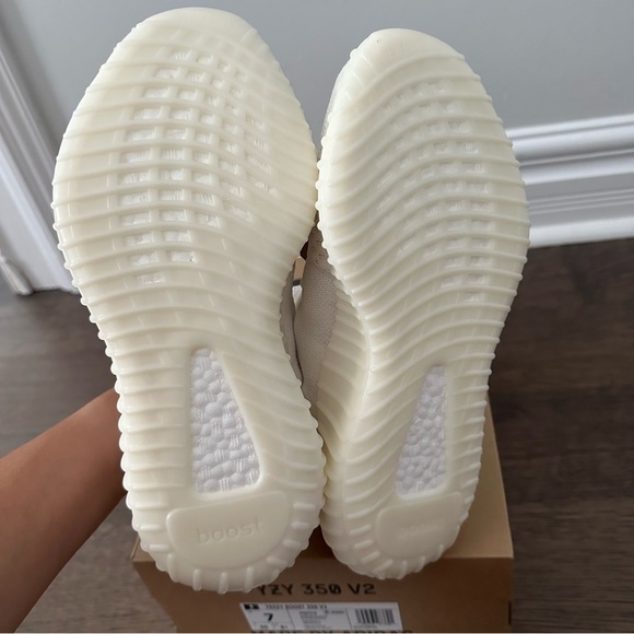 YEEZY BOOST 350 V2 - Picture 4 of 10